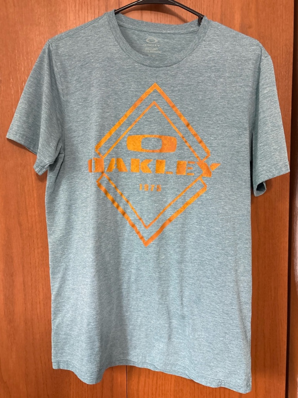 Oakley Men’s Graphic Tee Size Medium
